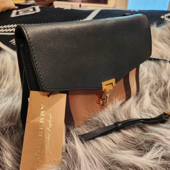 Authentic Burberry Bag. Check the code and you can authenticate. - Picture 12 of 17